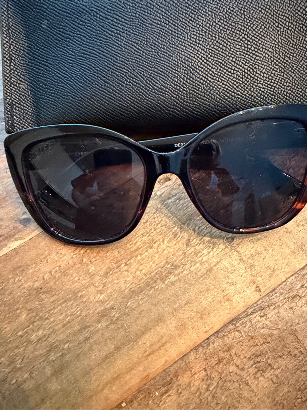 Classic Black Cat-Eye Women's Sunglasses diff nwot